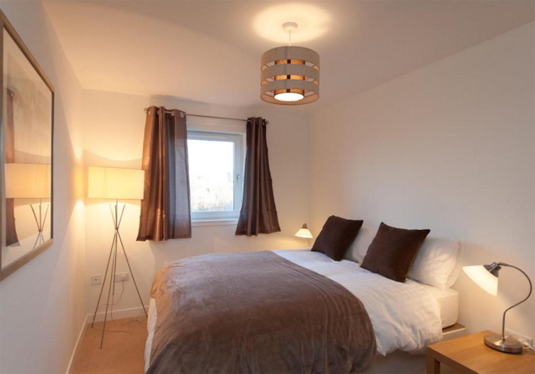 The Lochend Park View Residence Edinburg Exteriör bild