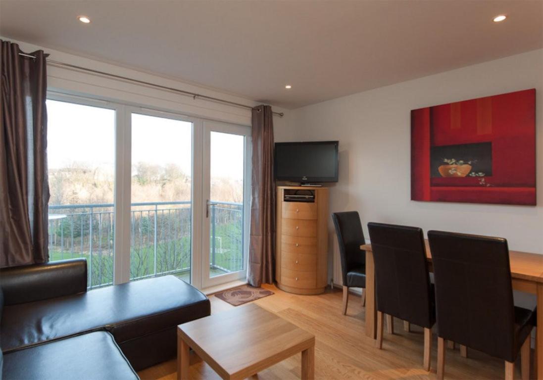 The Lochend Park View Residence Edinburg Exteriör bild