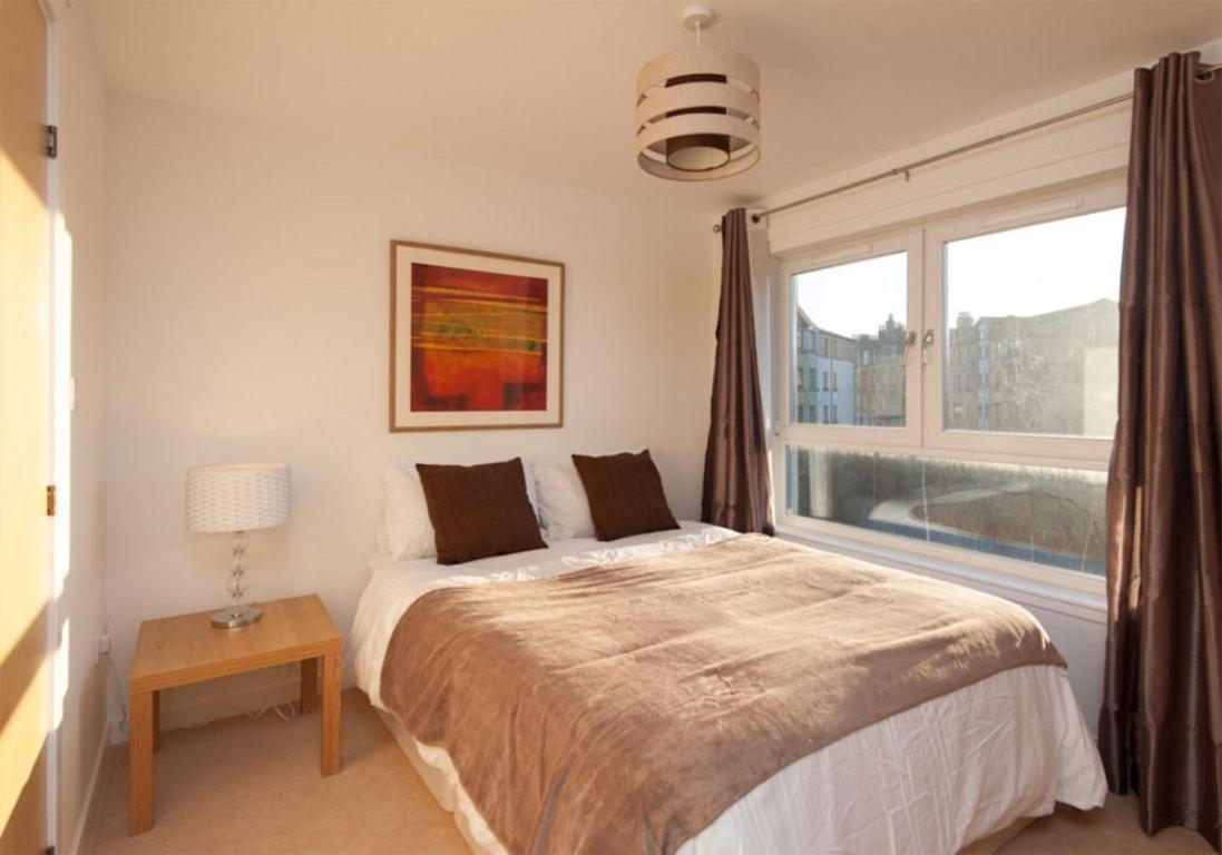 The Lochend Park View Residence Edinburg Exteriör bild